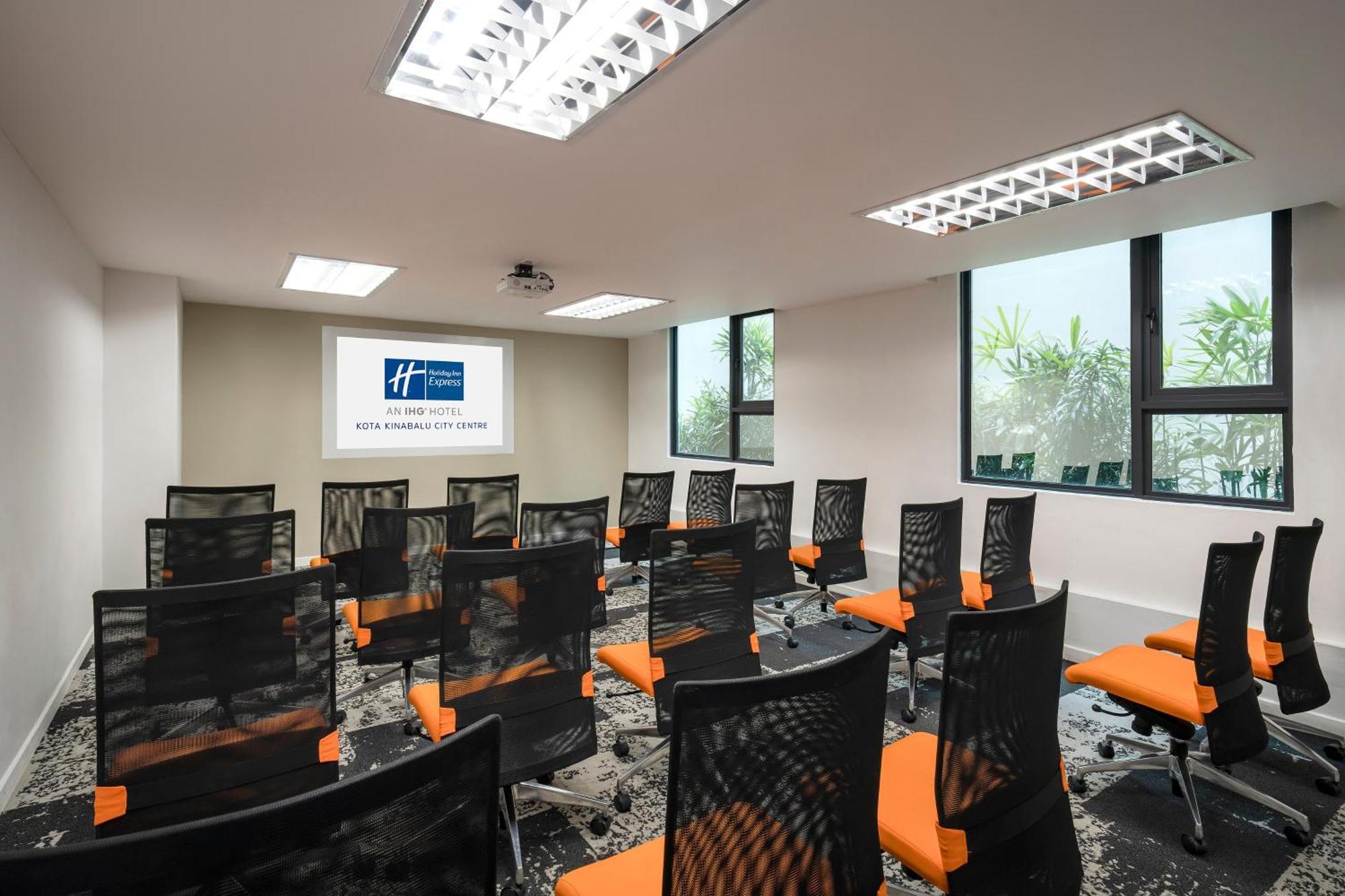 Holiday Inn Express Kota Kinabalu City Centre By Ihg Ngoại thất bức ảnh