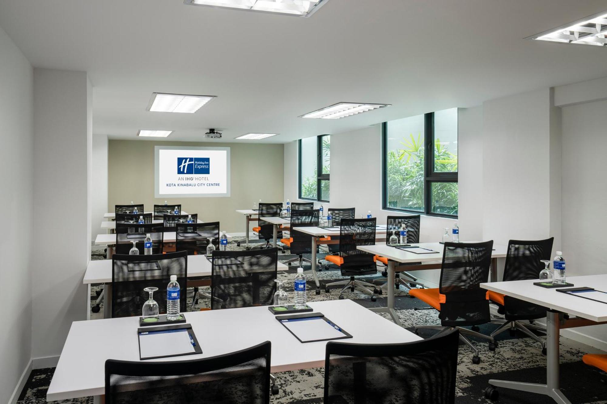 Holiday Inn Express Kota Kinabalu City Centre By Ihg Ngoại thất bức ảnh